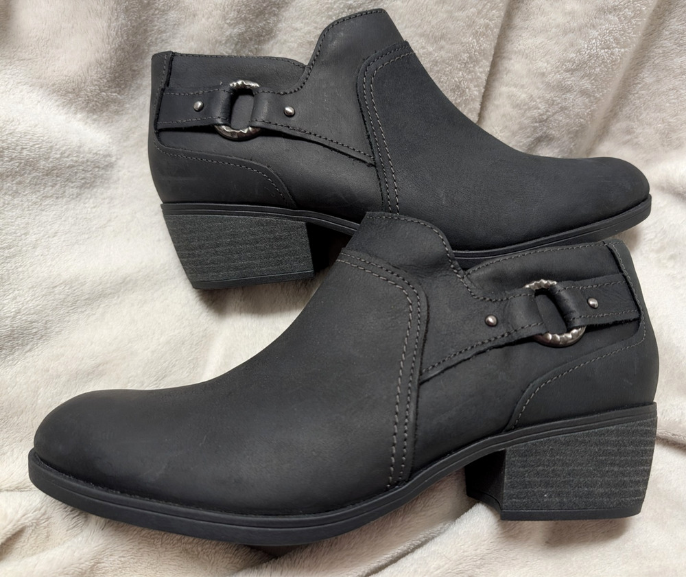 Clarks Charlten Grace sz US 8 M Ankle Bootie Heels black oily leather